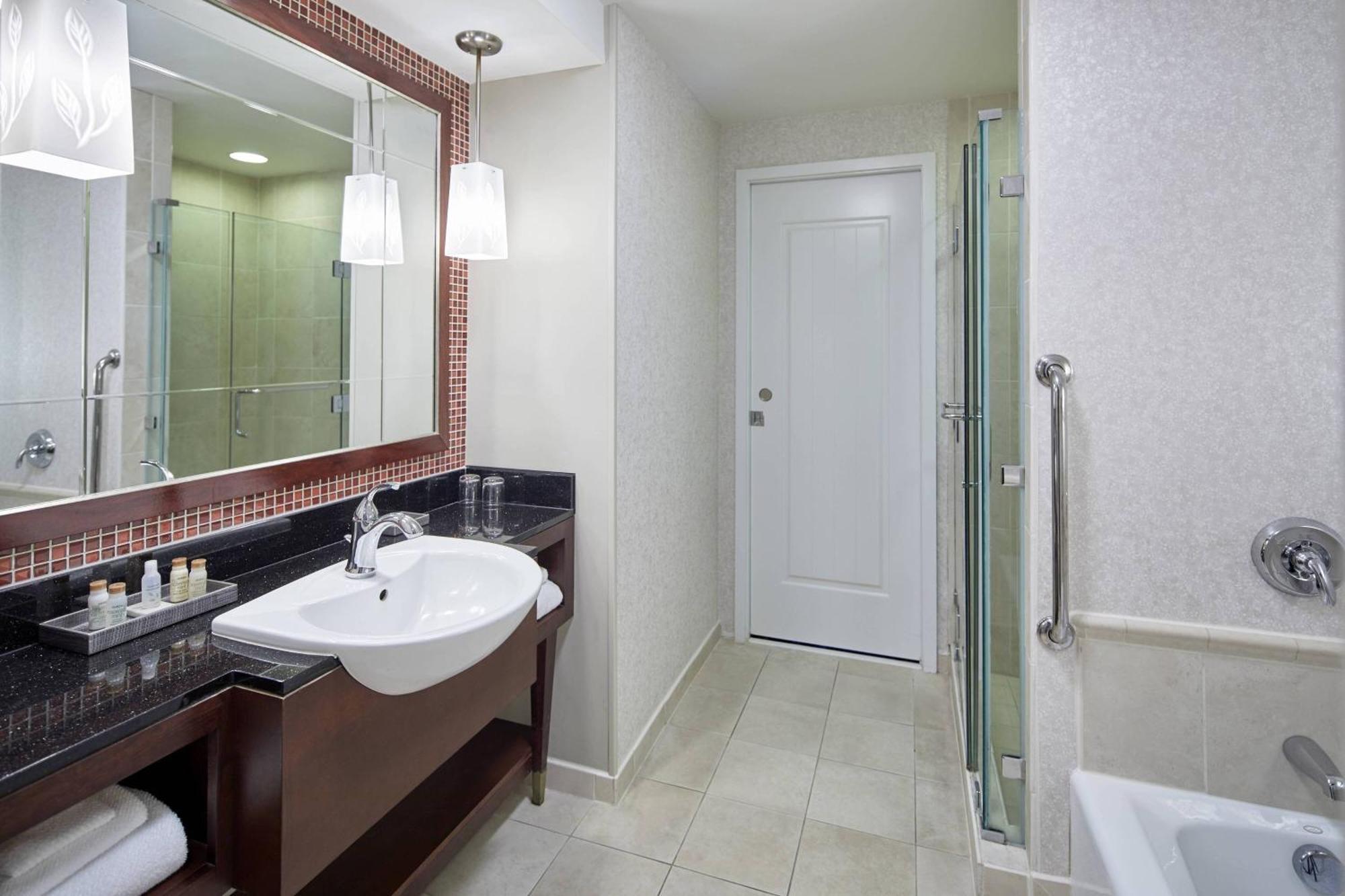 Renaissance Montgomery Hotel & Spa At The Convention Center Екстер'єр фото