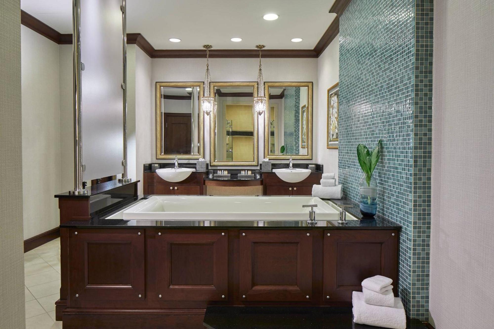 Renaissance Montgomery Hotel & Spa At The Convention Center Екстер'єр фото