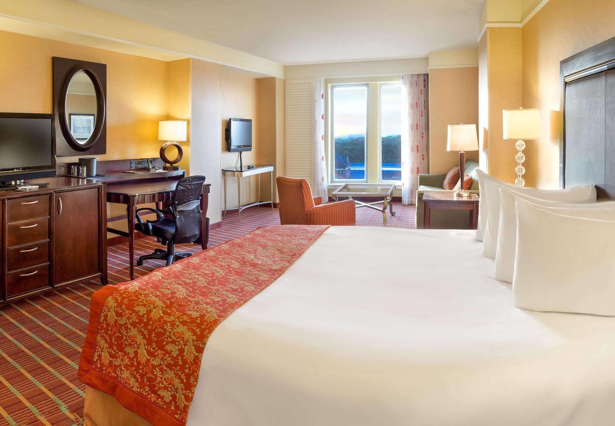 Renaissance Montgomery Hotel & Spa At The Convention Center Екстер'єр фото