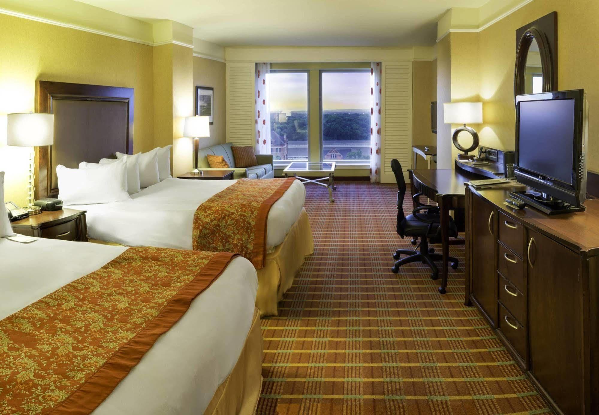 Renaissance Montgomery Hotel & Spa At The Convention Center Екстер'єр фото