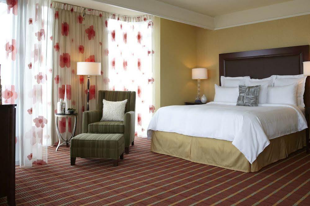 Renaissance Montgomery Hotel & Spa At The Convention Center Екстер'єр фото