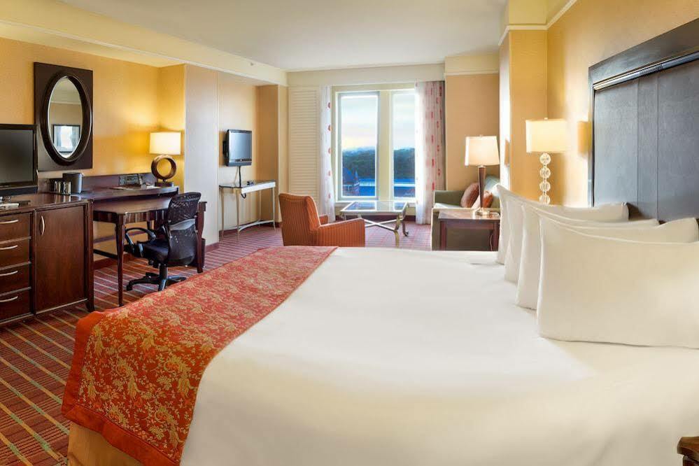 Renaissance Montgomery Hotel & Spa At The Convention Center Екстер'єр фото
