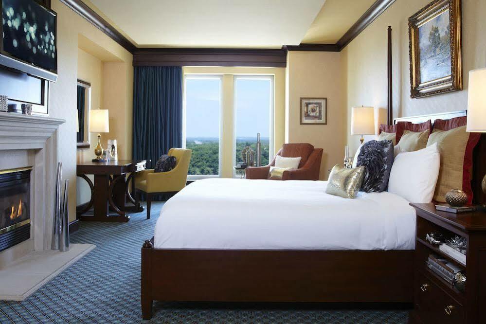 Renaissance Montgomery Hotel & Spa At The Convention Center Екстер'єр фото